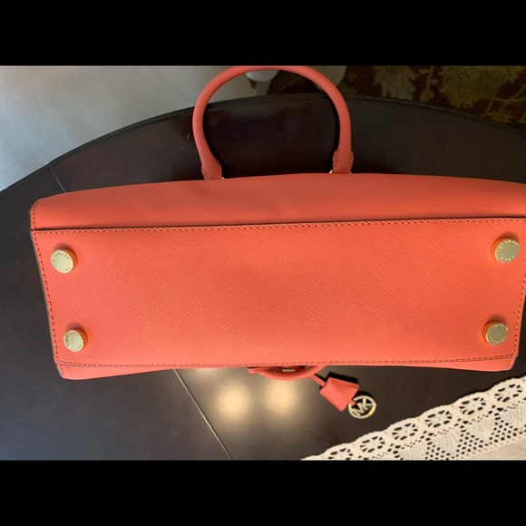 Michael Kors purse - Picture 4 of 6